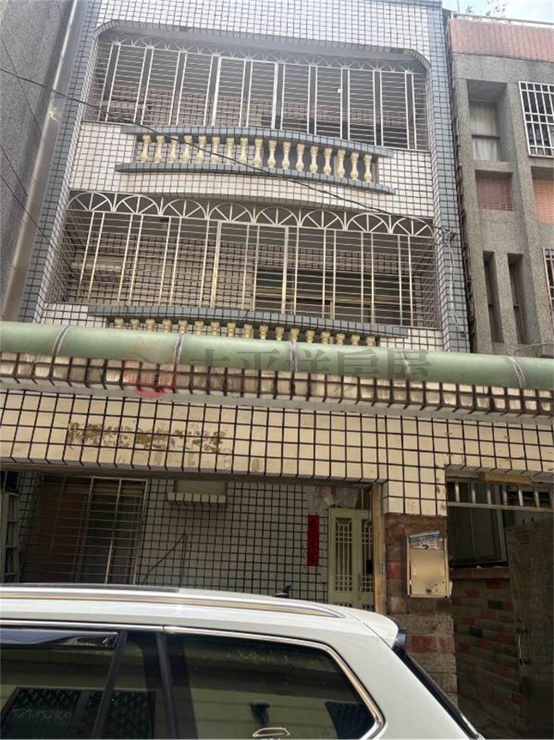 漢神百貨旁6大房大面寬透天房屋室內格局與周邊環境