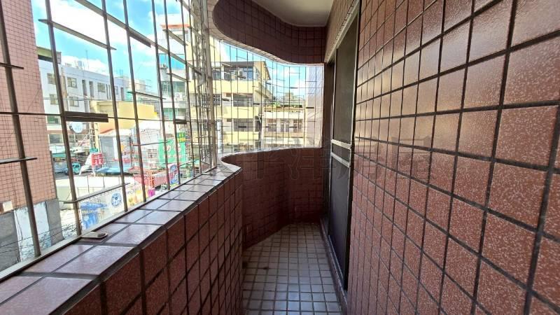 員榮8米大面寬4車位店面+住家房屋室內格局與周邊環境