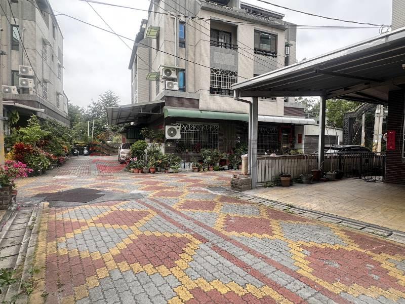 員林東彰路旁社區別墅房屋室內格局與周邊環境