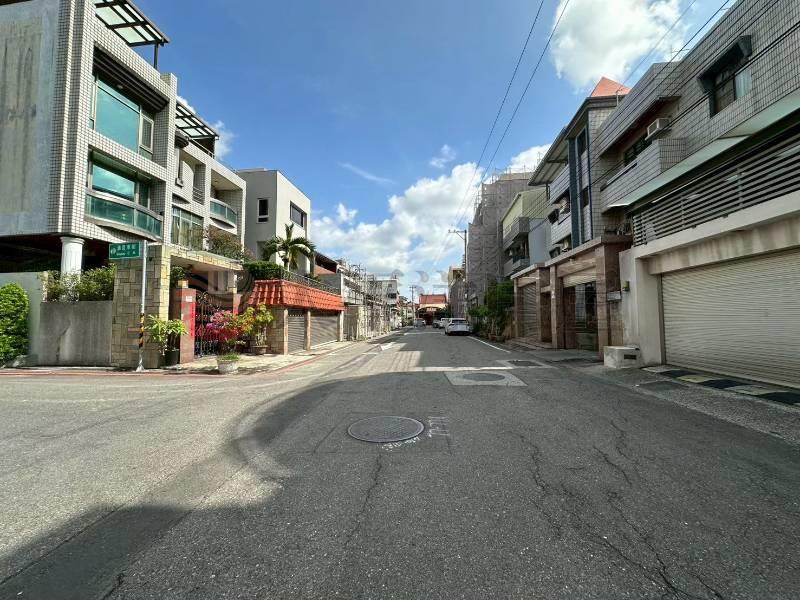 新法院旁美建地房屋室內格局與周邊環境