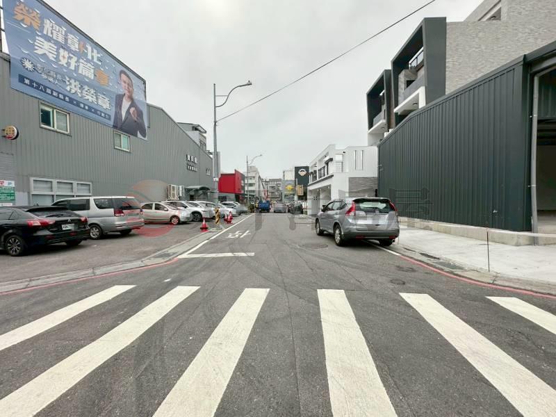 新法院旁美建地房屋室內格局與周邊環境