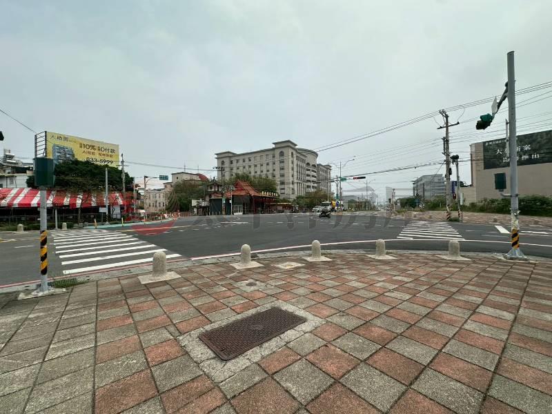 新法院旁美建地房屋室內格局與周邊環境