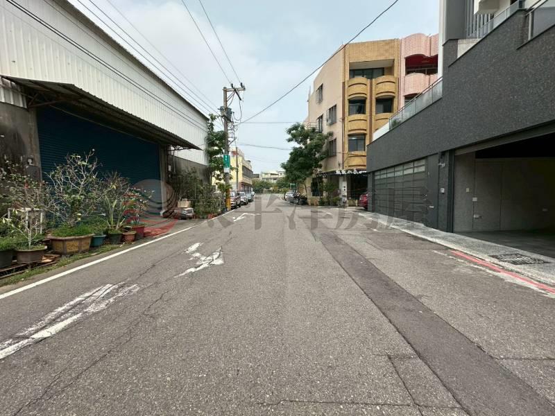 新法院旁美建地房屋室內格局與周邊環境