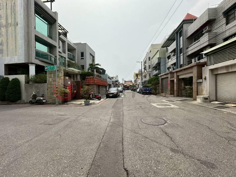 新法院旁美建地房屋室內格局與周邊環境