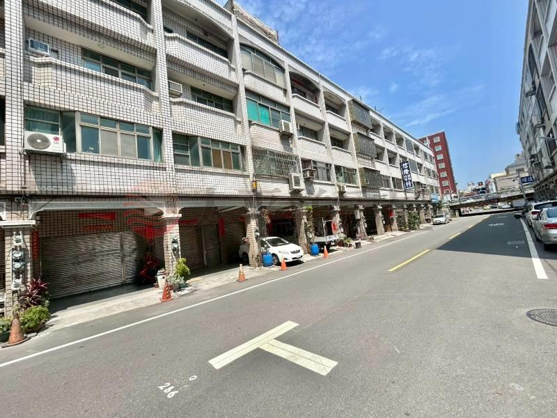 獨家專簽:信義國中旁騎樓透店/12米路房屋室內格局與周邊環境