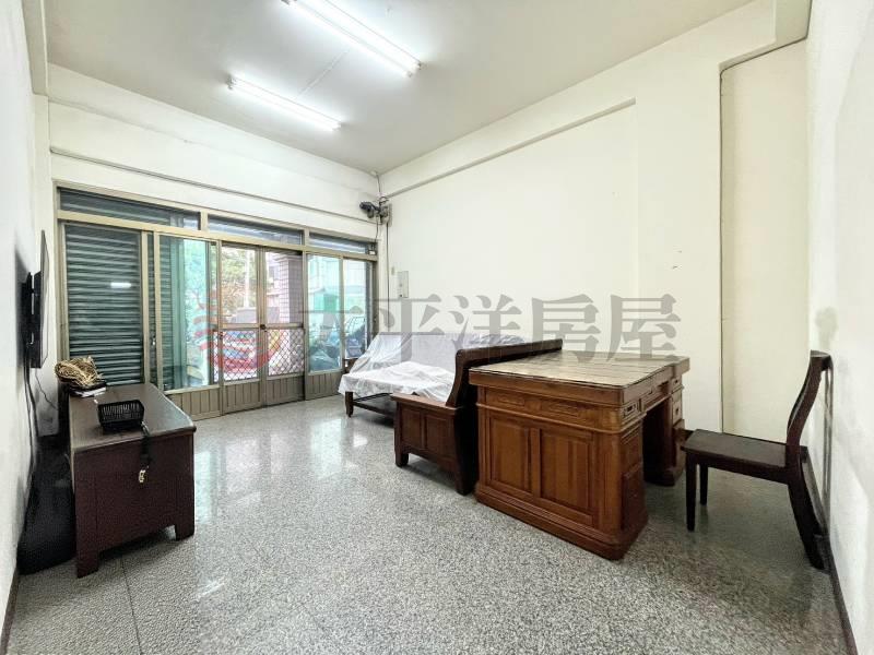 獨家專簽:信義國中旁騎樓透店/12米路房屋室內格局與周邊環境