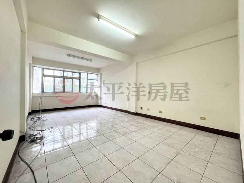 獨家專簽:信義國中旁騎樓透店/12米路房屋室內格局與周邊環境