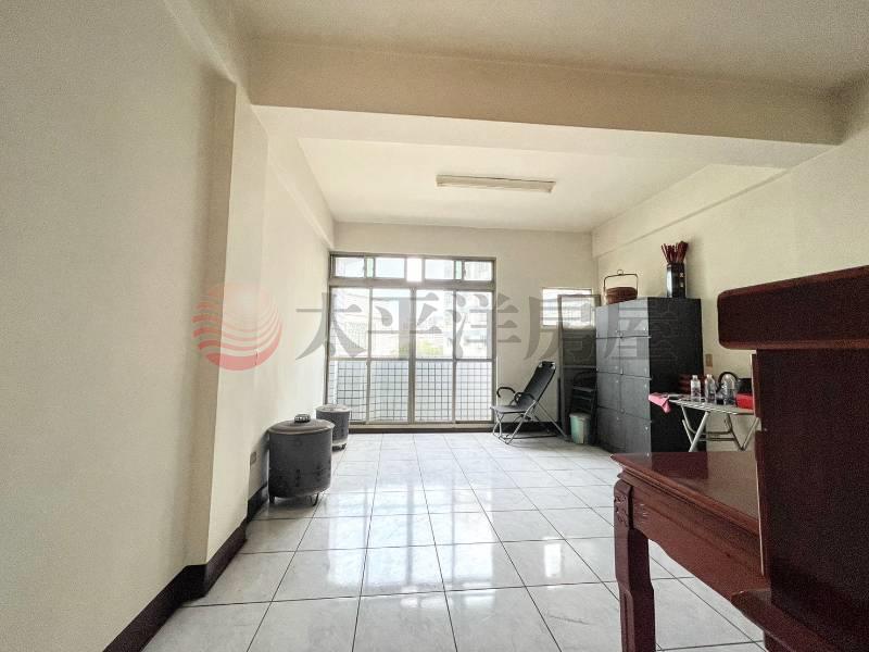 獨家專簽:信義國中旁騎樓透店/12米路房屋室內格局與周邊環境