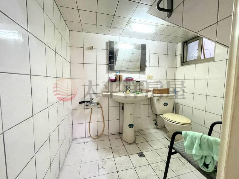 獨家專簽:信義國中旁騎樓透店/12米路房屋室內格局與周邊環境