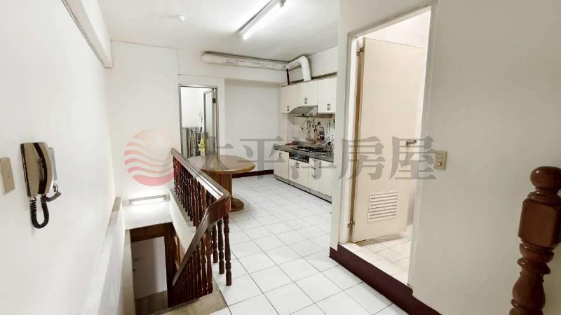 勞保局旁店住歐香家園房屋室內格局與周邊環境