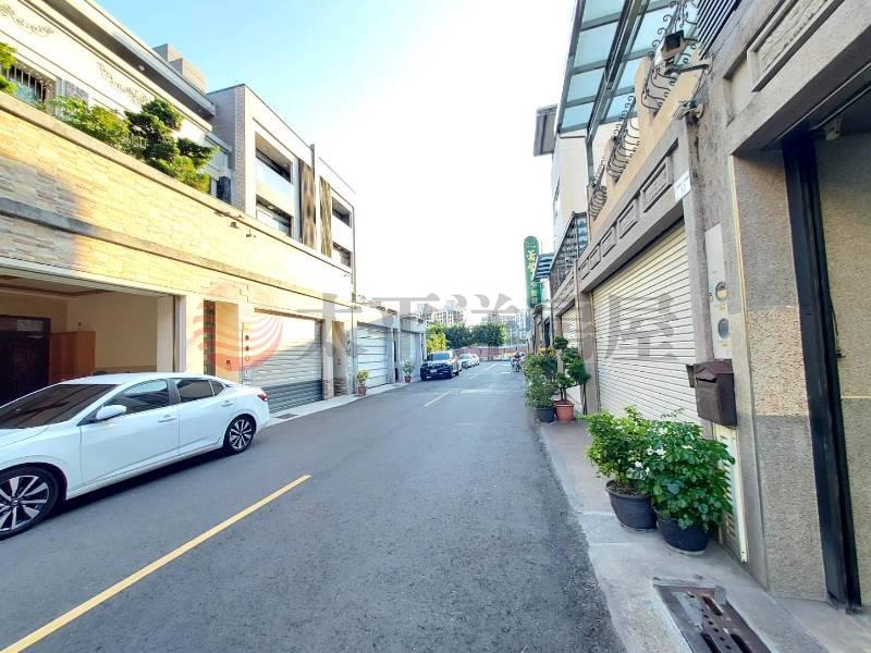 靜修學區雙車別墅房屋室內格局與周邊環境