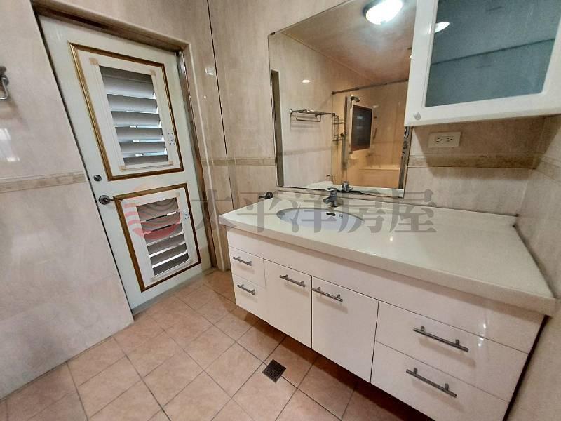 靜修學區雙車別墅房屋室內格局與周邊環境