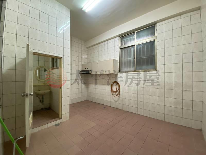 育英學區優質店住美透天房屋室內格局與周邊環境