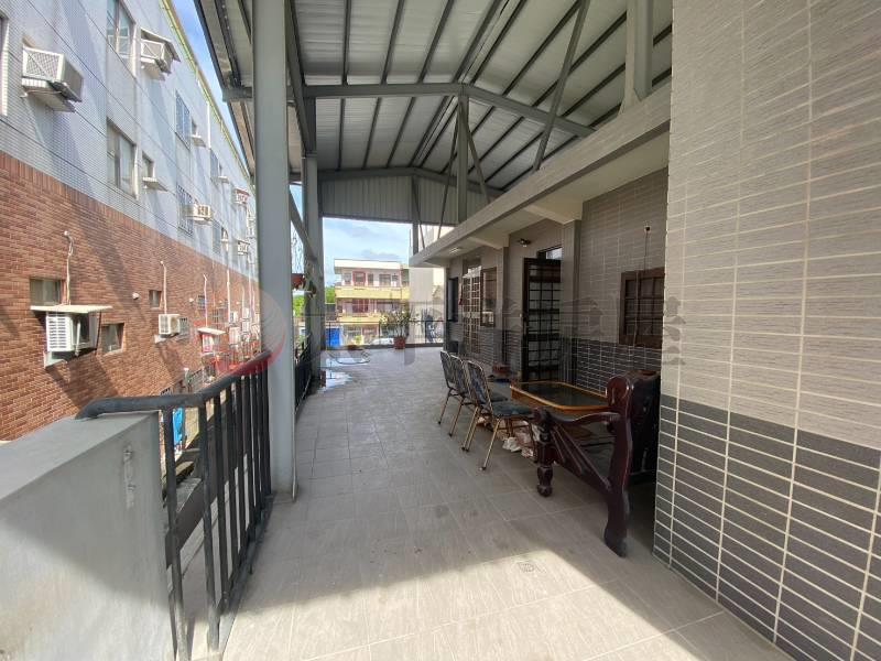 員集路旁邊間大地坪透天房屋室內格局與周邊環境