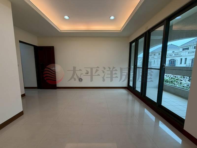 棒球場電梯豪墅房屋室內格局與周邊環境