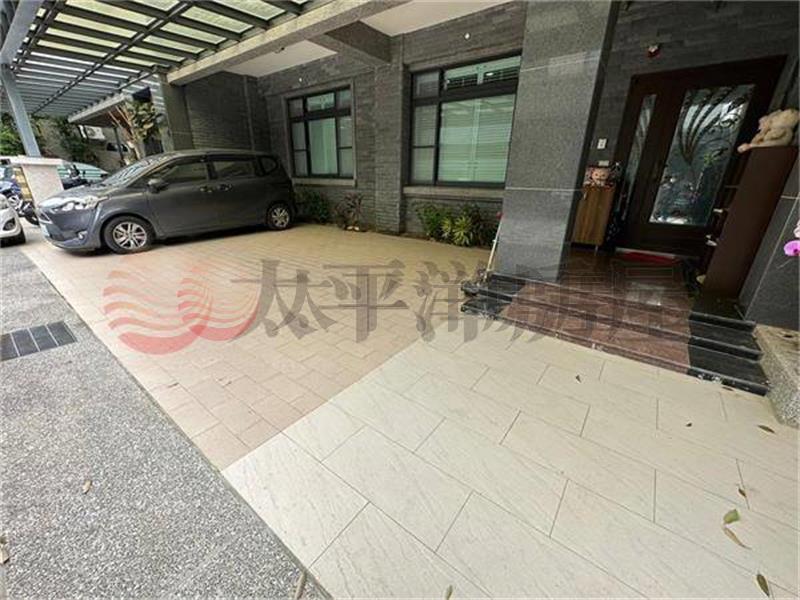 棒球場電梯豪墅房屋室內格局與周邊環境