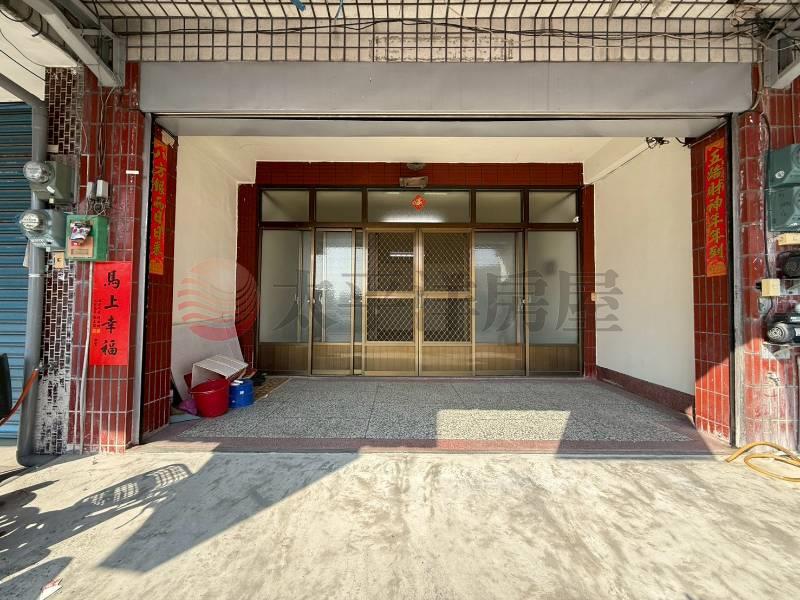 莿桐大路邊美店住