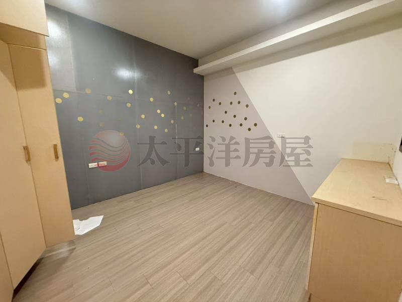 桃園市龜山區新興街百坪大透天居住使用權(未保存登記) - 住商不動產