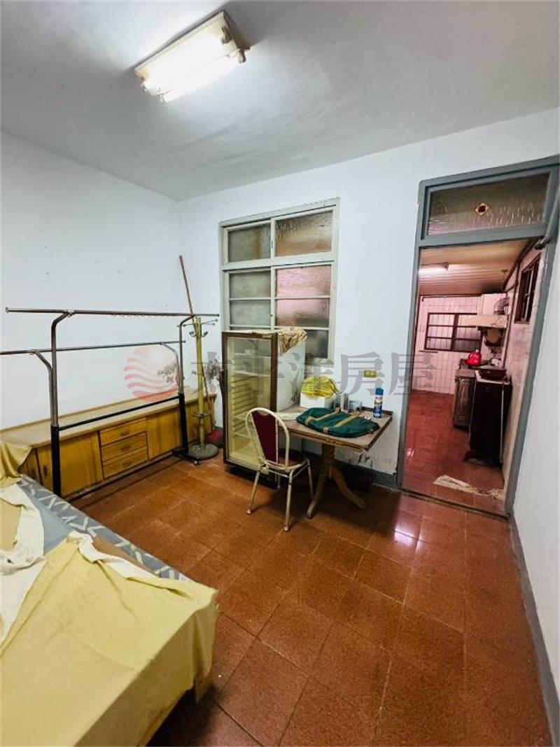 公園路俗透天房屋室內格局與周邊環境