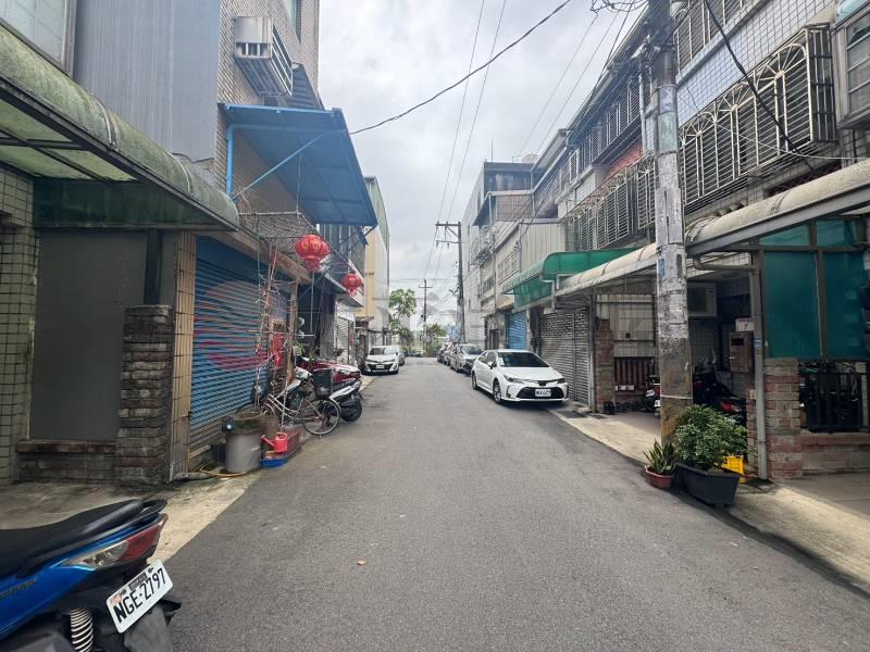 八德長興路旁美透天~庭院車位