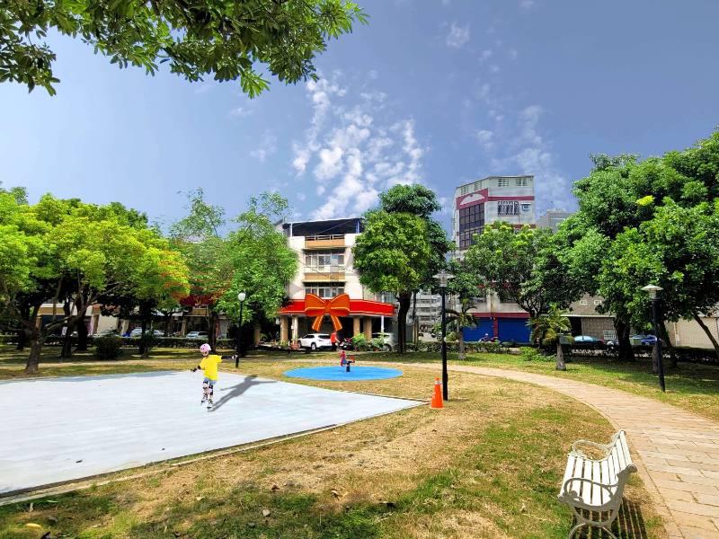 【陽明公園】雙臨大道黃金角店*三大門面房屋室內格局與周邊環境