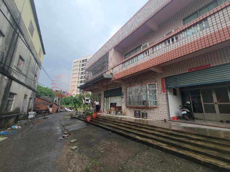 【花壇金城街大透天】地90坪大面寬8米3房屋室內格局與周邊環境