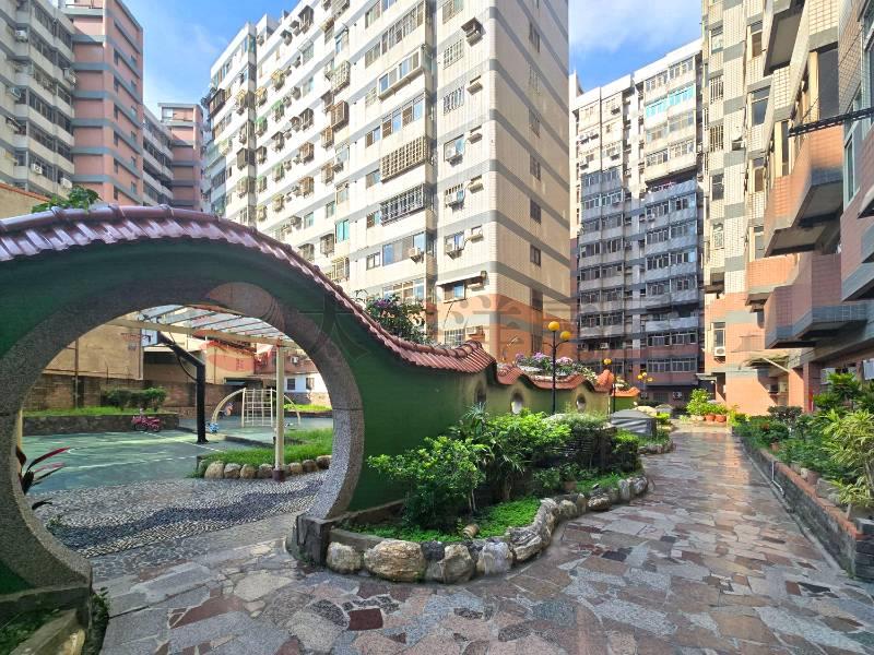 金馬大鎮 建31坪 三房電梯房屋室內格局與周邊環境