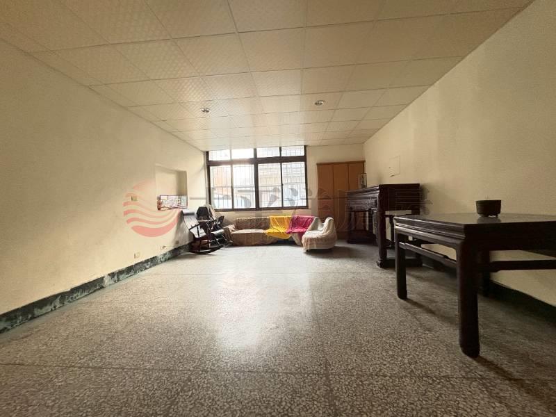 捷運G09站黃金地段大透天房屋室內格局與周邊環境