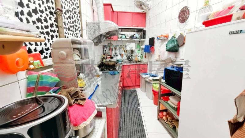 中山路旁大面寬車庫別墅房屋室內格局與周邊環境