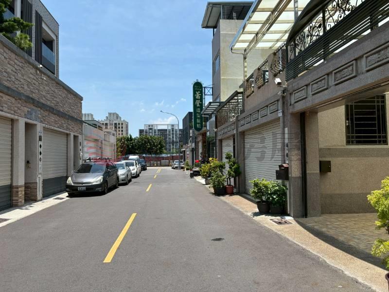員林高中旁雙車庫別墅房屋室內格局與周邊環境