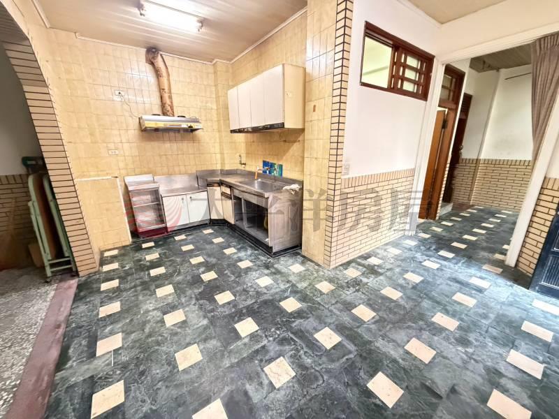 彰化後站旁大面寬別墅房屋室內格局與周邊環境