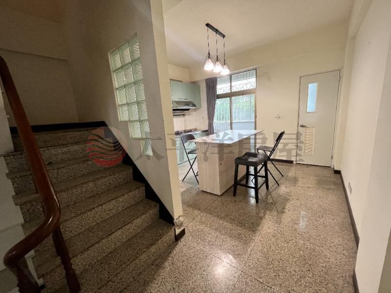 東區自由路雙車墅房屋室內格局與周邊環境