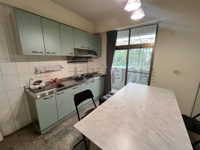 東區自由路雙車墅房屋室內格局與周邊環境