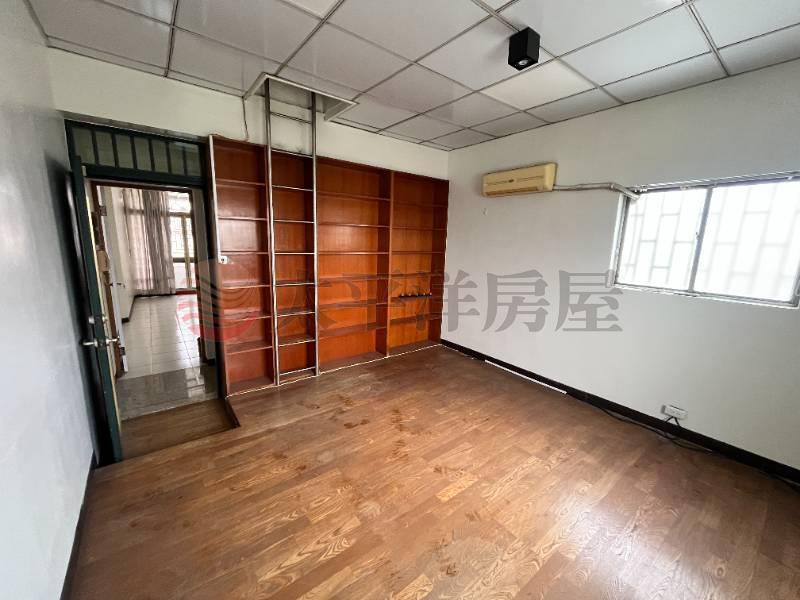 東區自由路雙車墅房屋室內格局與周邊環境