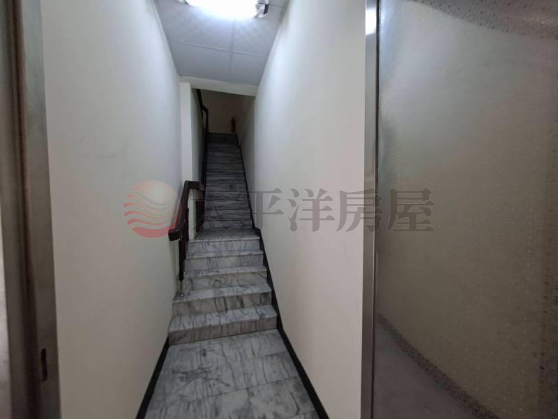 仁德中正路角窗店住房屋室內格局與周邊環境