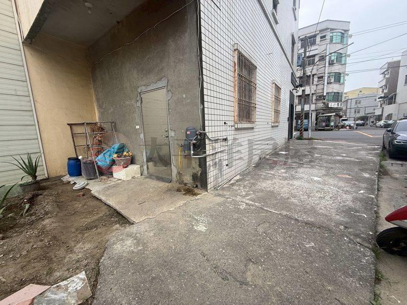 佳里佳北路角窗透天+大空地(有花園)房屋室內格局與周邊環境