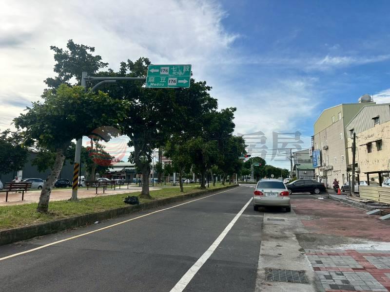 佳里公園大道旁透天房屋室內格局與周邊環境