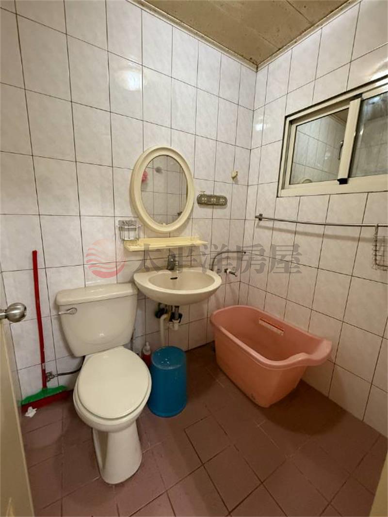 近804邊間透天房屋室內格局與周邊環境