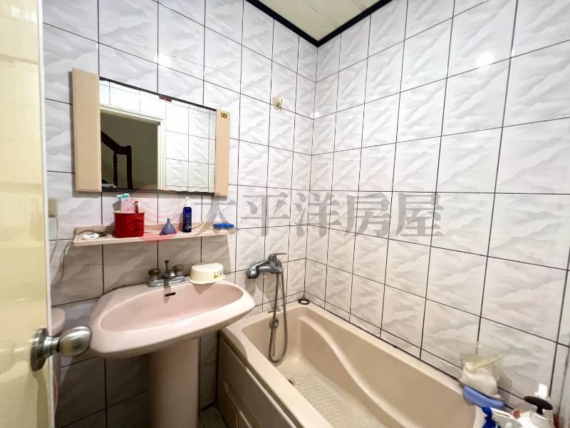 近台31前庭花園別墅房屋室內格局與周邊環境