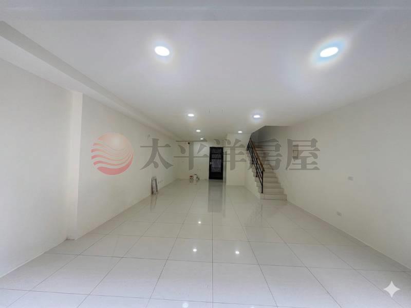 近高榮國小整新美透天房屋室內格局與周邊環境