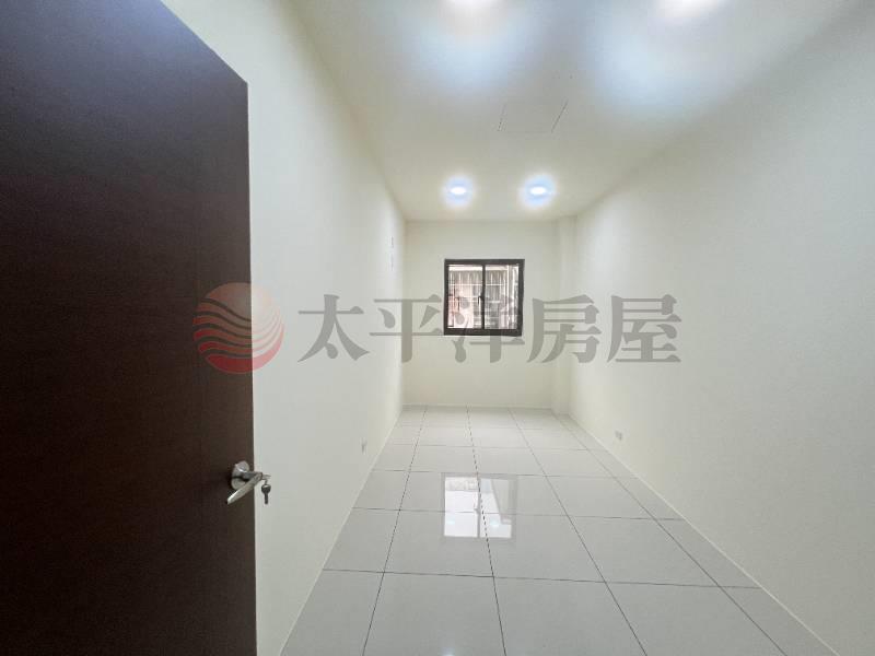 近高榮國小整新美透天房屋室內格局與周邊環境