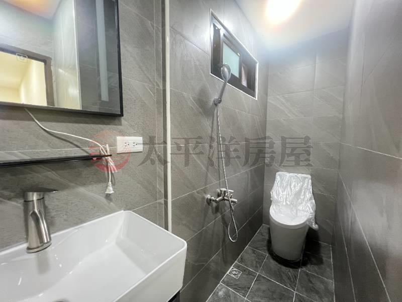 近高榮國小整新美透天房屋室內格局與周邊環境