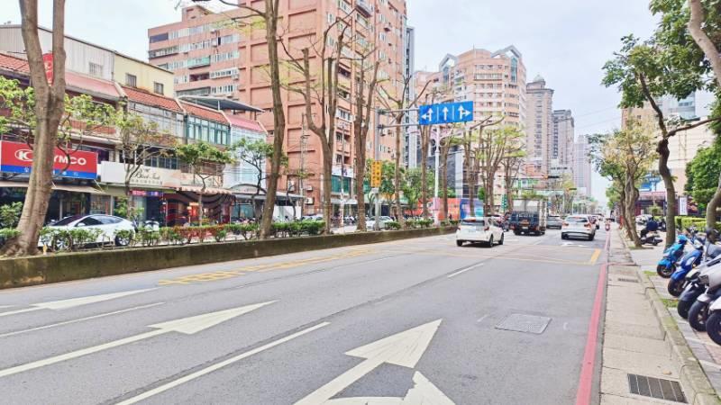 正中正路收租透店房屋室內格局與周邊環境