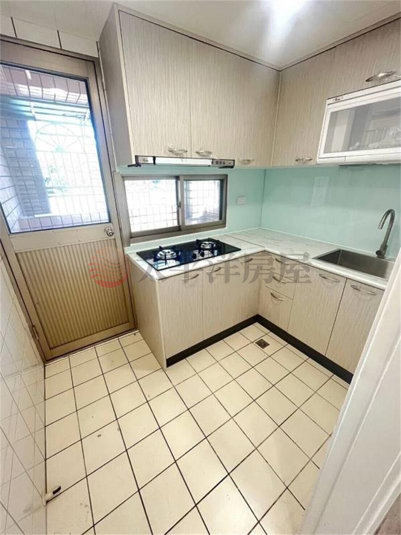 署桃3房雙車位-必富邑E區房屋室內格局與周邊環境