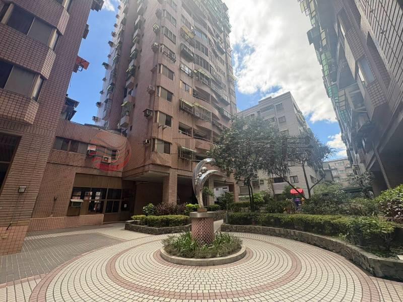 中山國小3房-國際京城房屋室內格局與周邊環境