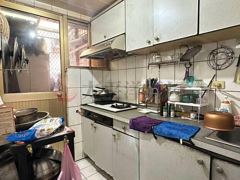 中山國小3房-國際京城房屋室內格局與周邊環境