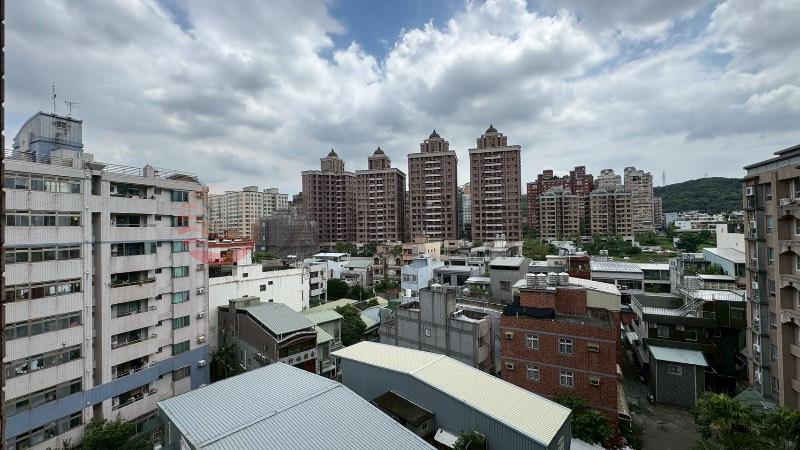 路易崴登超值2房7樓房屋室內格局與周邊環境