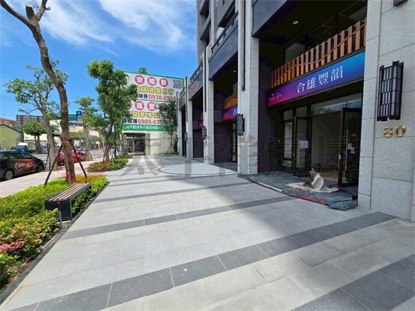 合雄豐韻全新金店面房屋室內格局與周邊環境