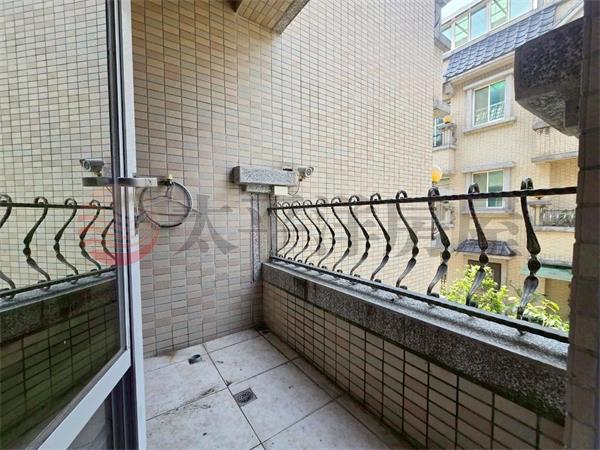 中平大面寬雙車別墅房屋室內格局與周邊環境
