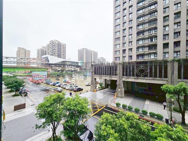 城中大璽全新事務所+車位房屋室內格局與周邊環境
